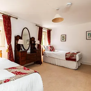 The Admirals House - & Free Parking Holiday home